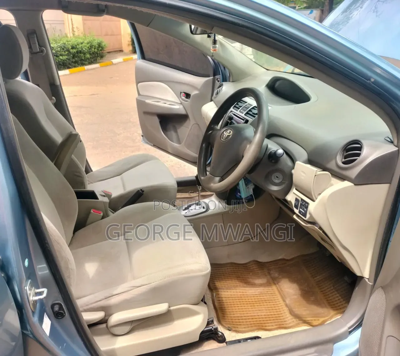Toyota Belta 2011 Blue