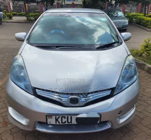Honda Fit Shuttle 2012 Silver