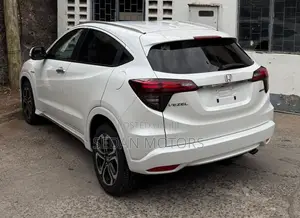 Honda Vezel 2019 Off white
