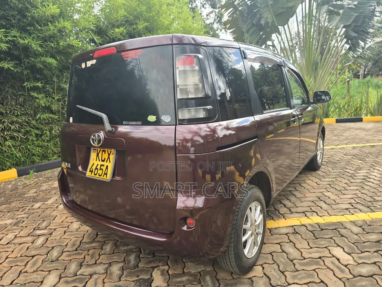 Toyota Sienta 2012 Brown