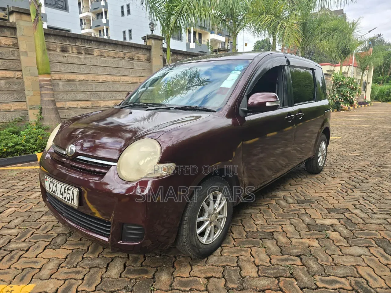 Toyota Sienta 2012 Brown