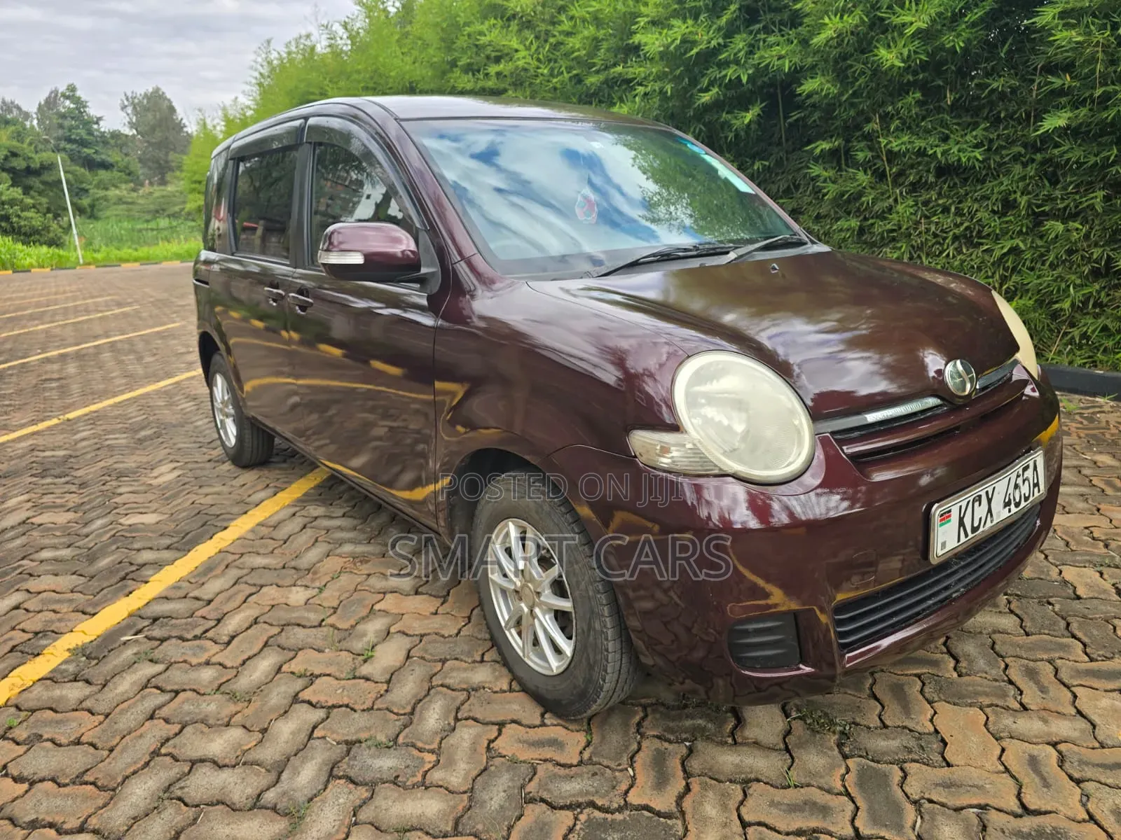 Toyota Sienta 2012 Brown