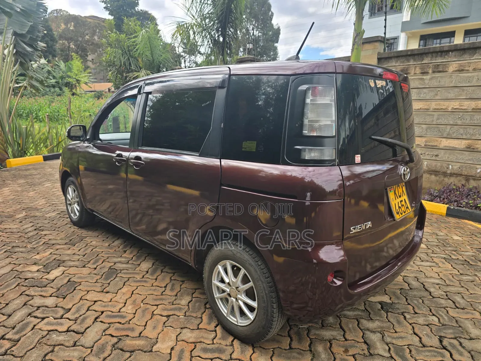 Toyota Sienta 2012 Brown