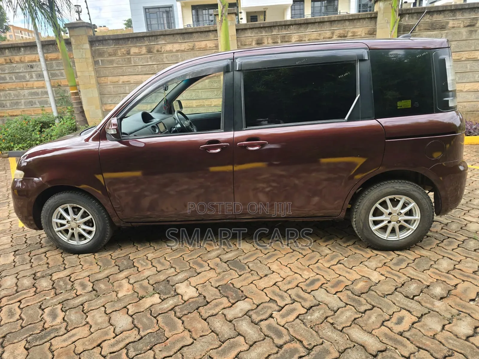 Toyota Sienta 2012 Brown