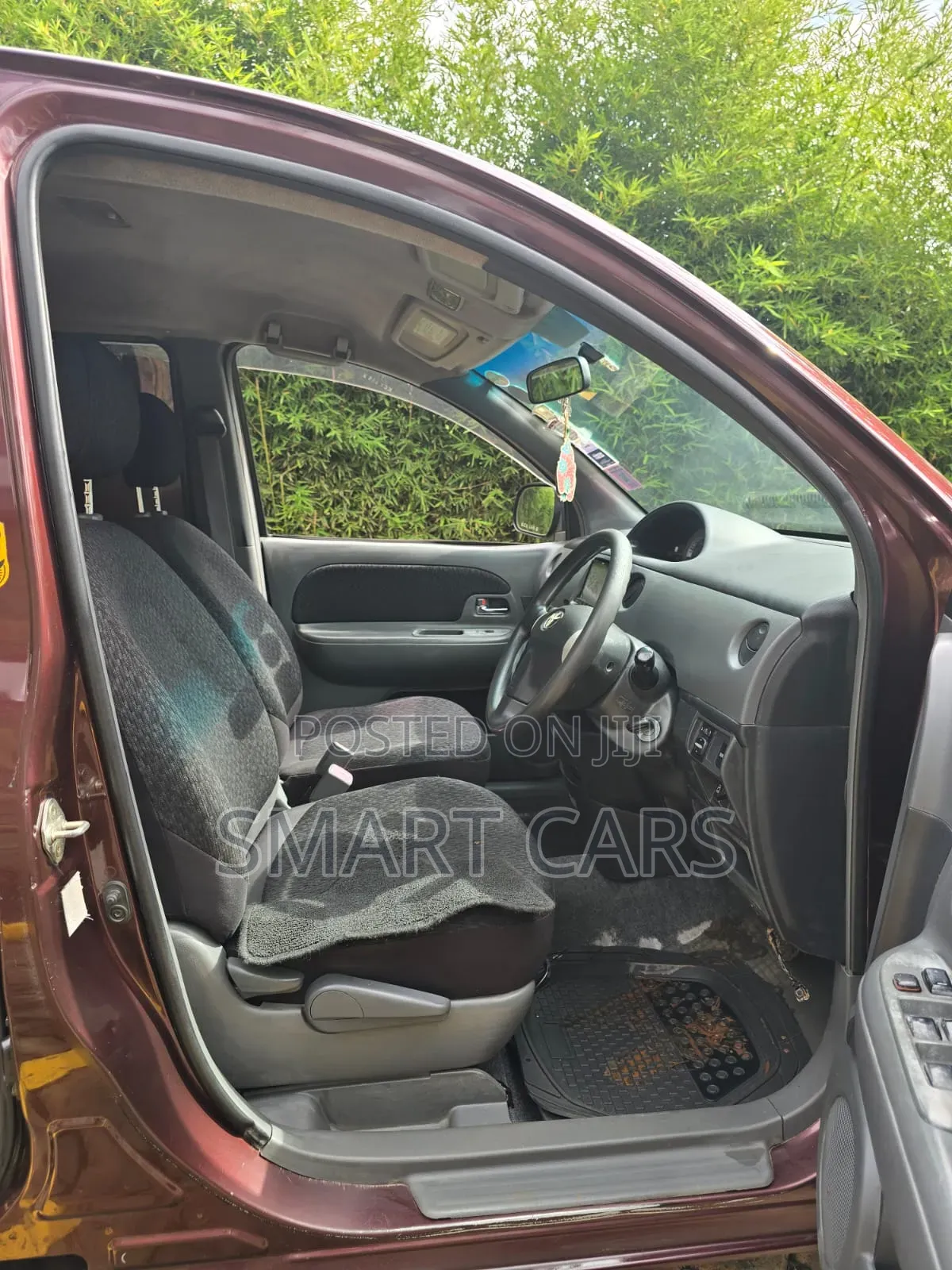 Toyota Sienta 2012 Brown