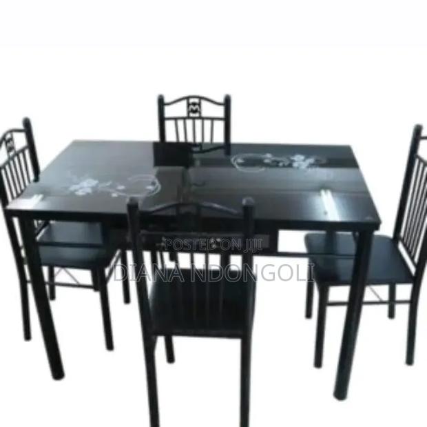 Durable 4 Sitter Dinning Table
