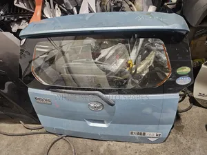 Mira Ais 2018 Boot/Tailgate