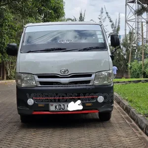 Toyota HiAce 2013 White