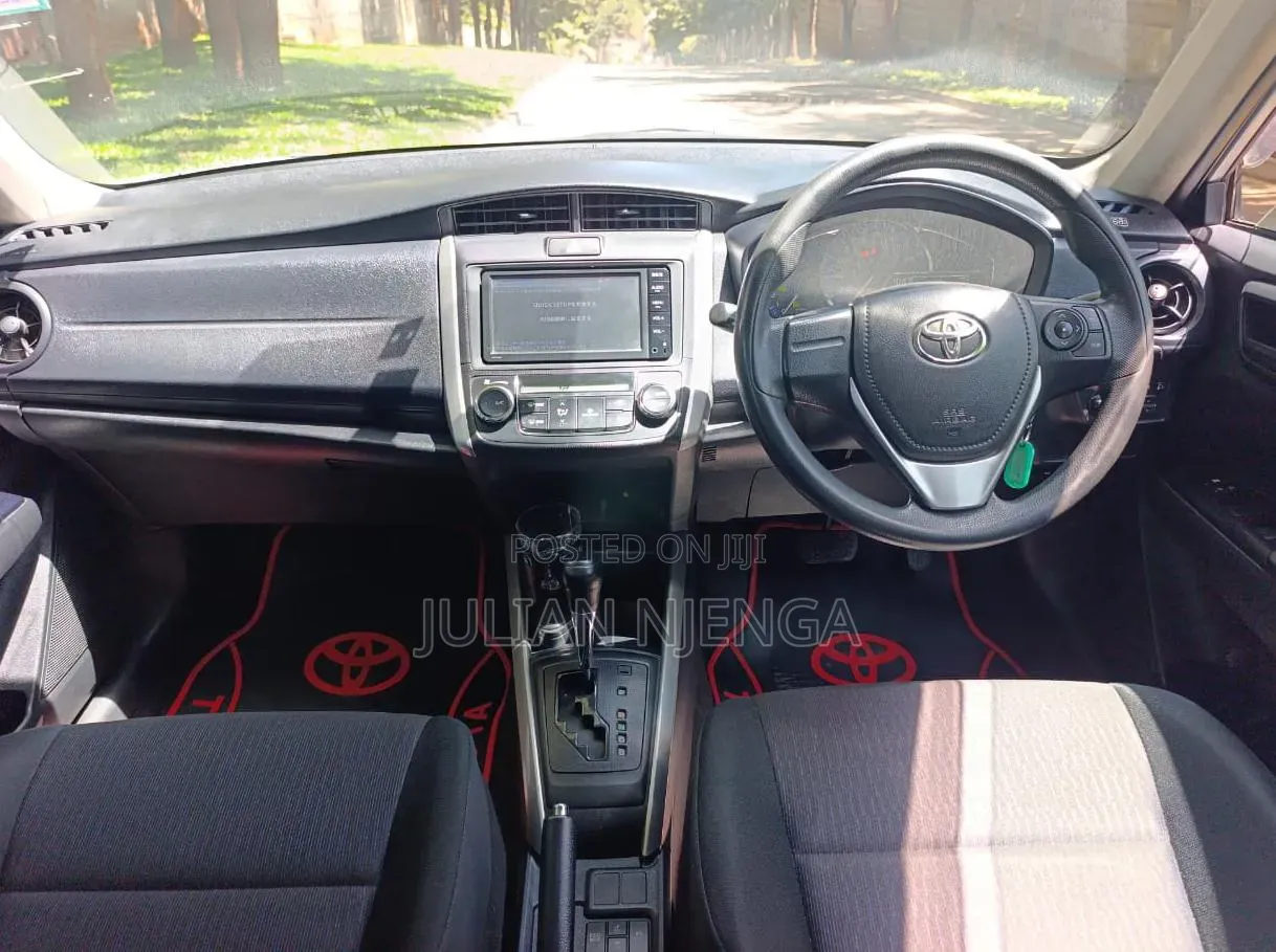 Toyota Corolla Fielder 2016 Silver