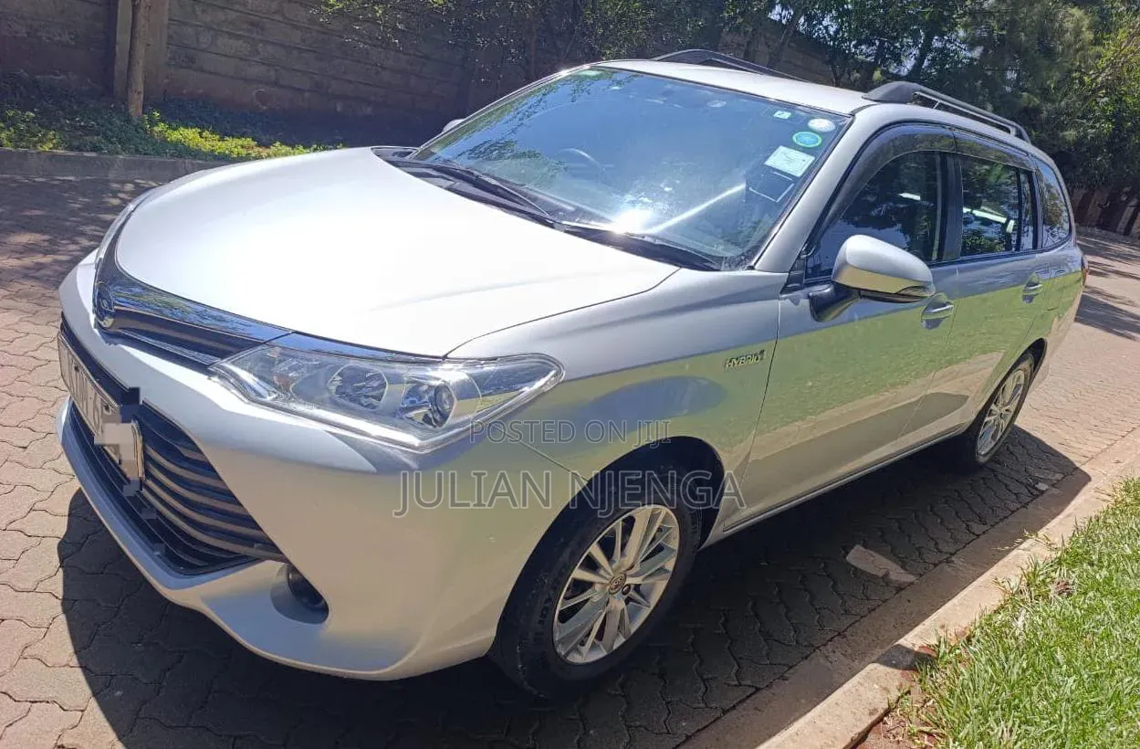 Toyota Corolla Fielder 2016 Silver