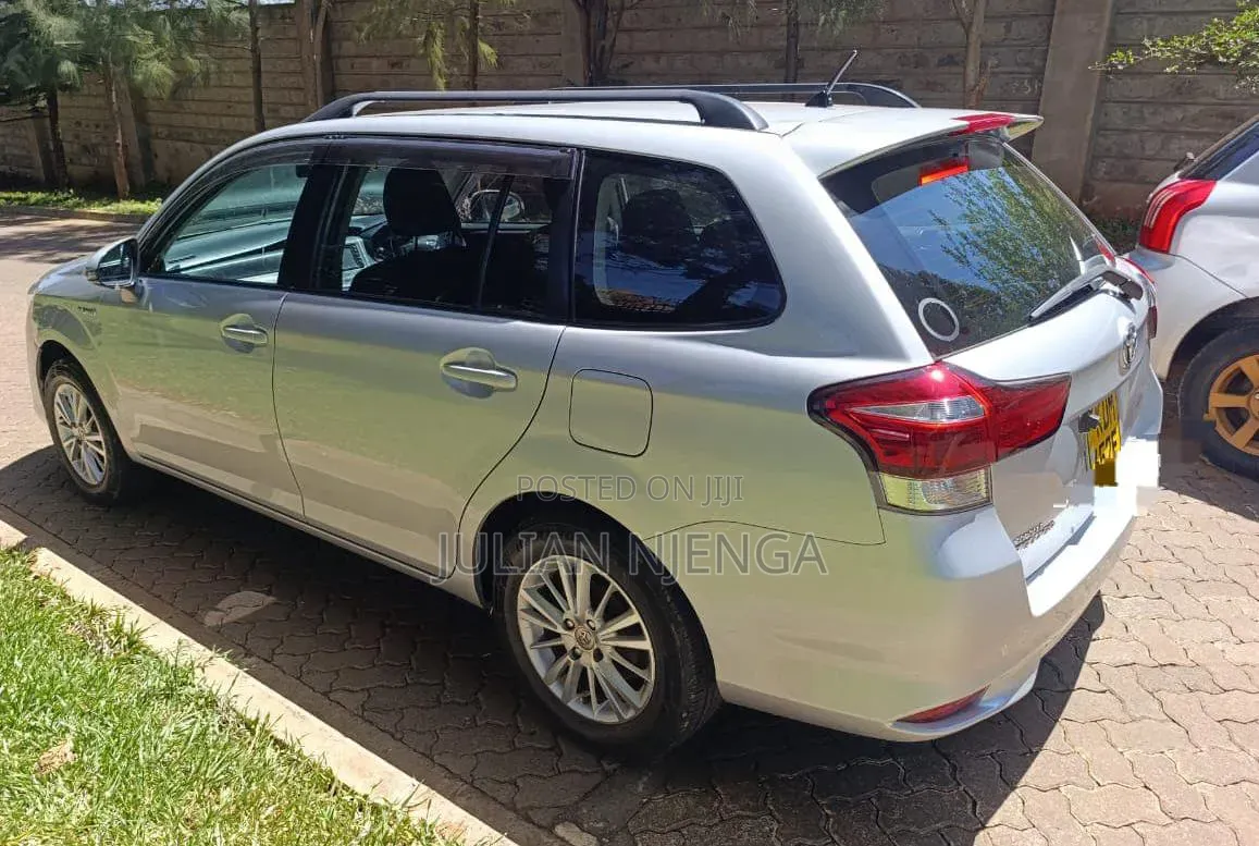 Toyota Corolla Fielder 2016 Silver