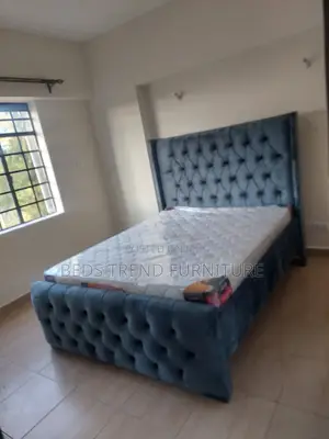 5 by 6 Chester With Tufted Headboard Design