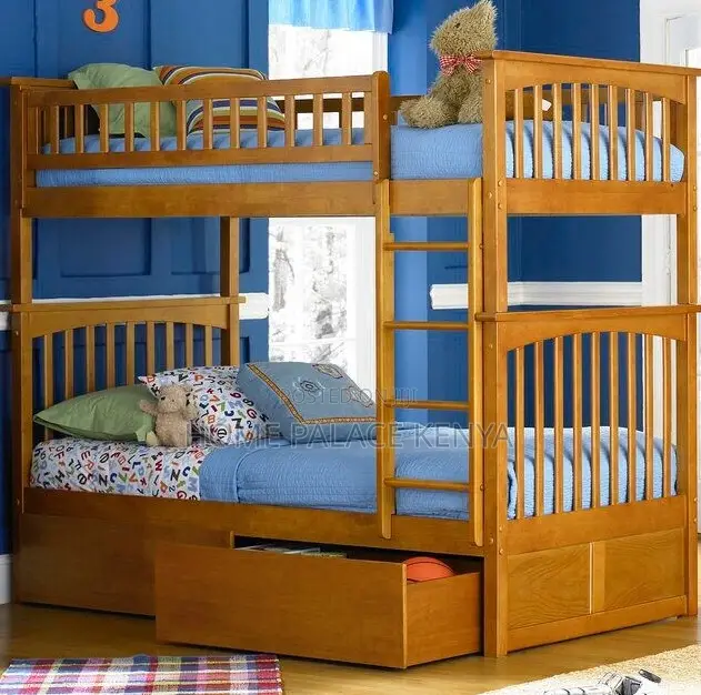Bunk Bed: Space-Saving Bunk Bed With Strong Wooden Frame and Storage