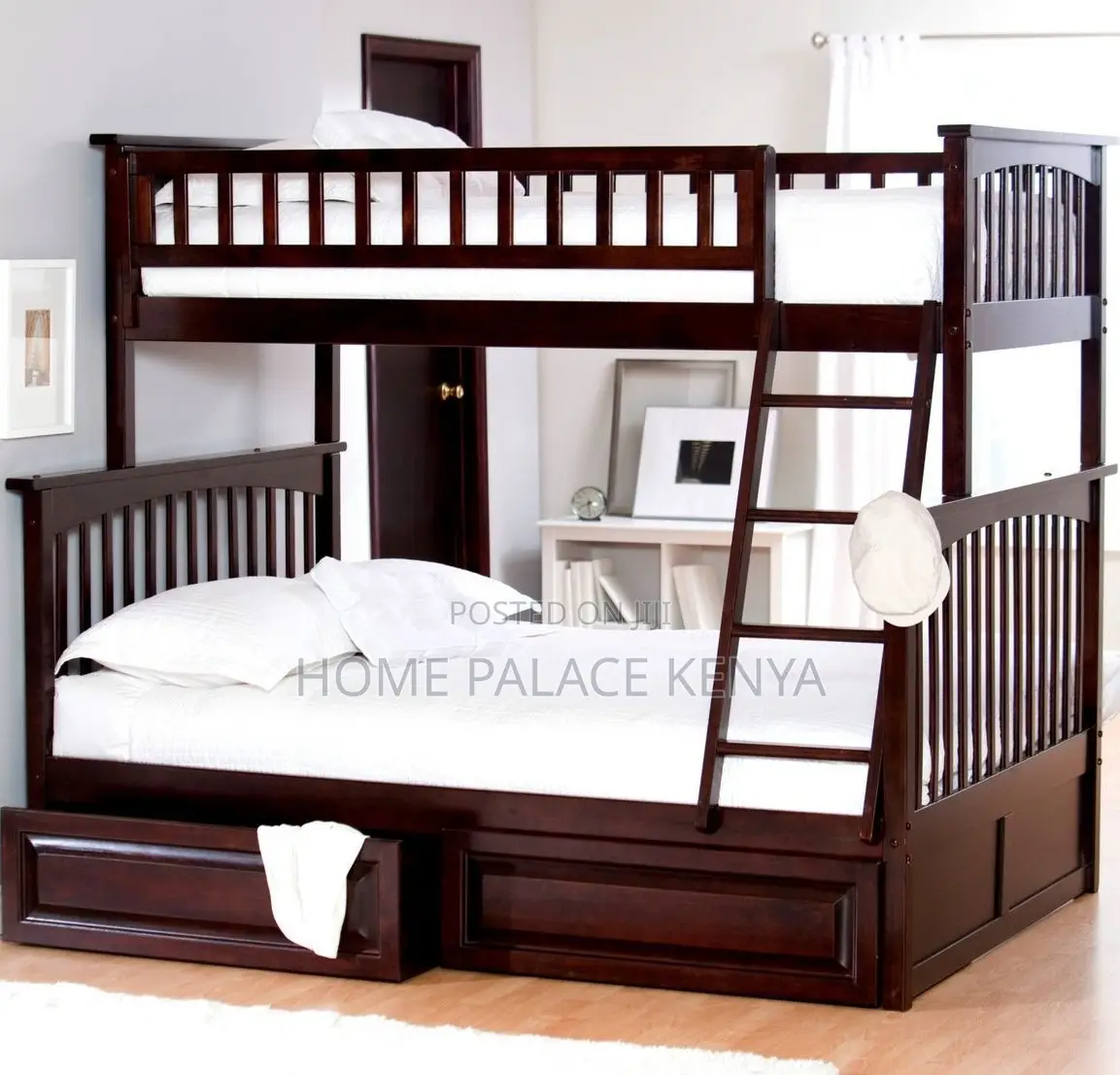 Bunk Bed: Space-Saving Bunk Bed With Strong Wooden Frame and Storage
