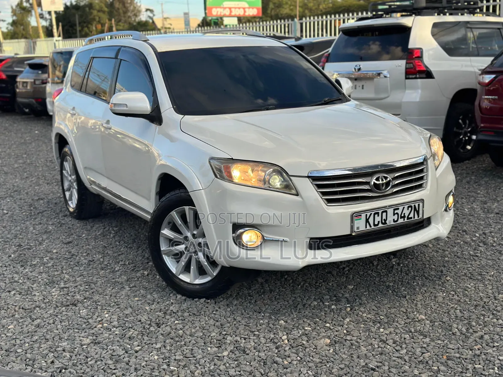 Toyota Vanguard 2011 White