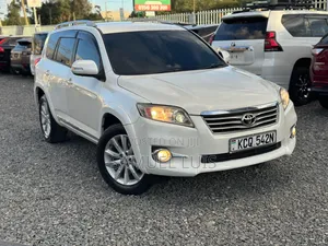 Toyota Vanguard 2011 White