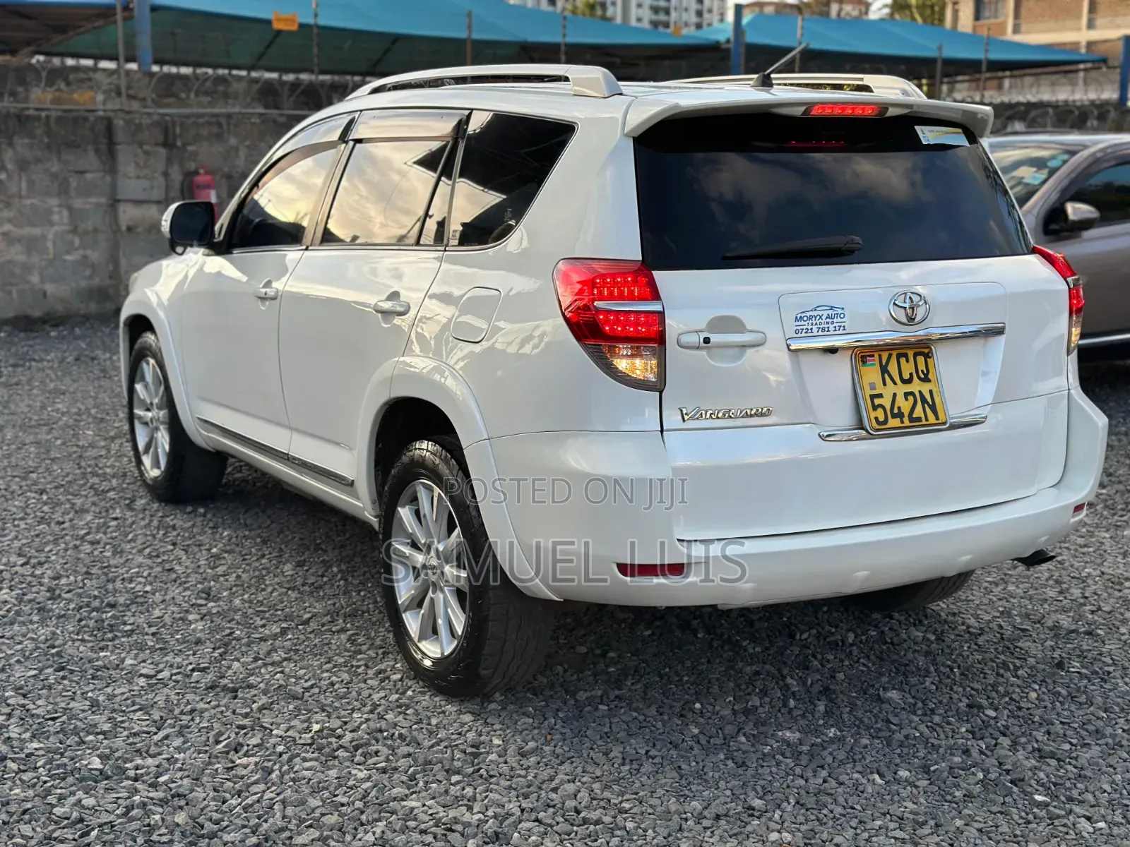 Toyota Vanguard 2011 White