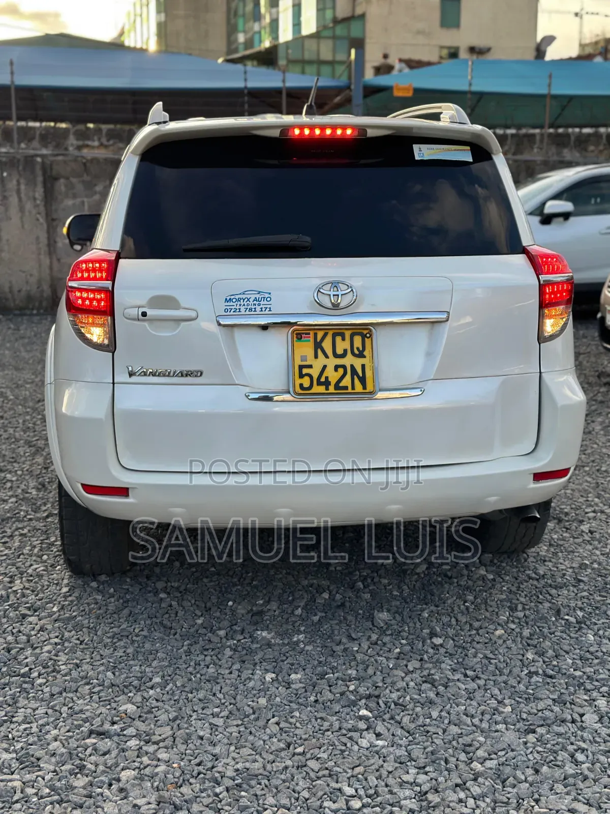 Toyota Vanguard 2011 White