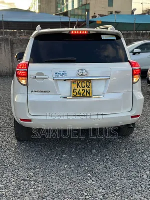 Toyota Vanguard 2011 White