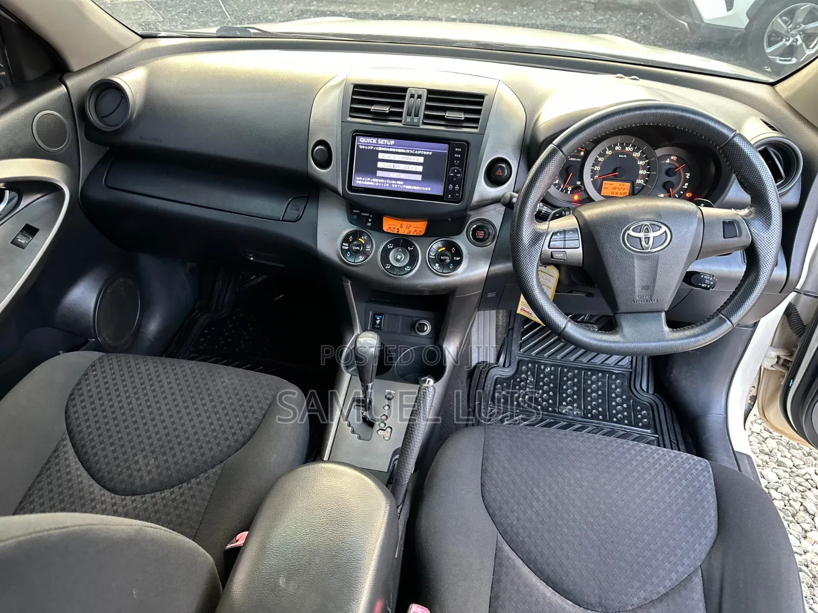 Toyota Vanguard 2011 White