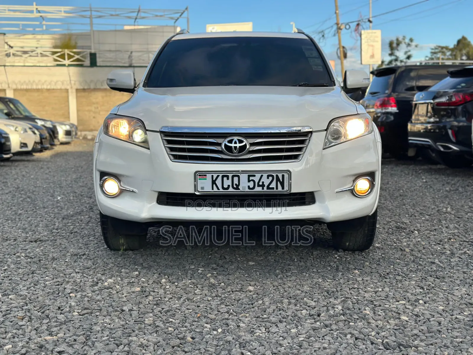Toyota Vanguard 2011 White