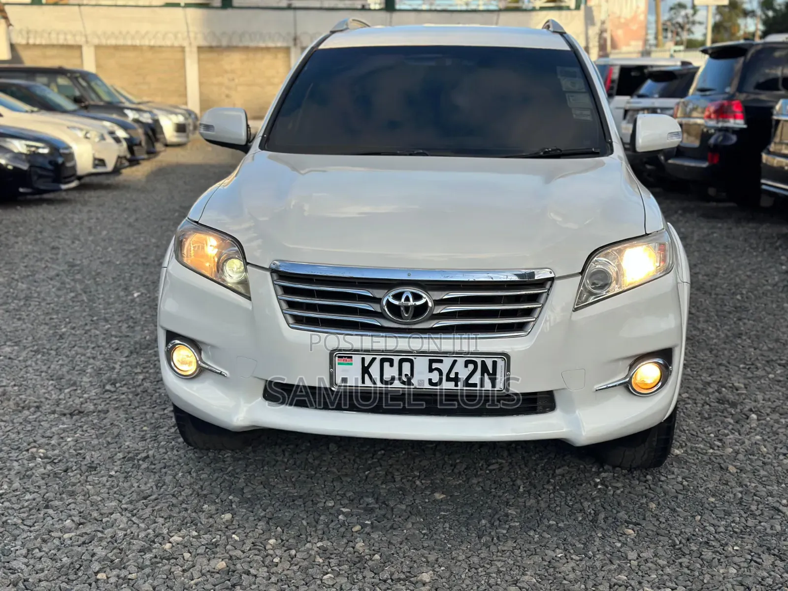 Toyota Vanguard 2011 White