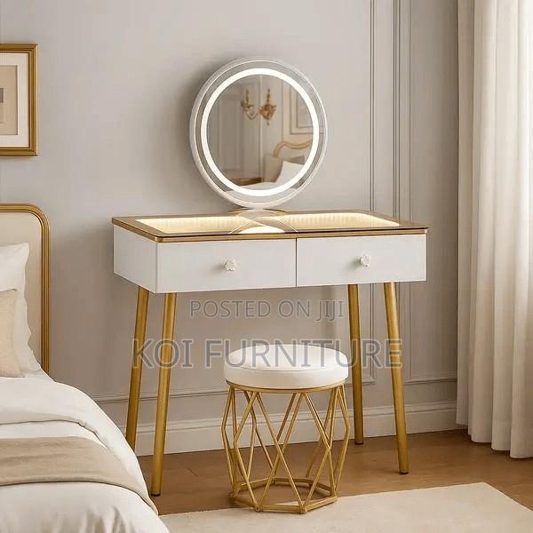Dressers; White Dressing Elegance Make Up Vanity Table