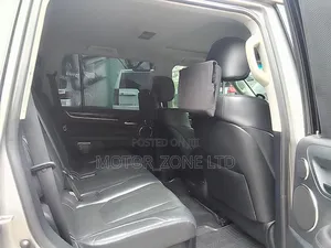 Lexus LX 2017 Silver