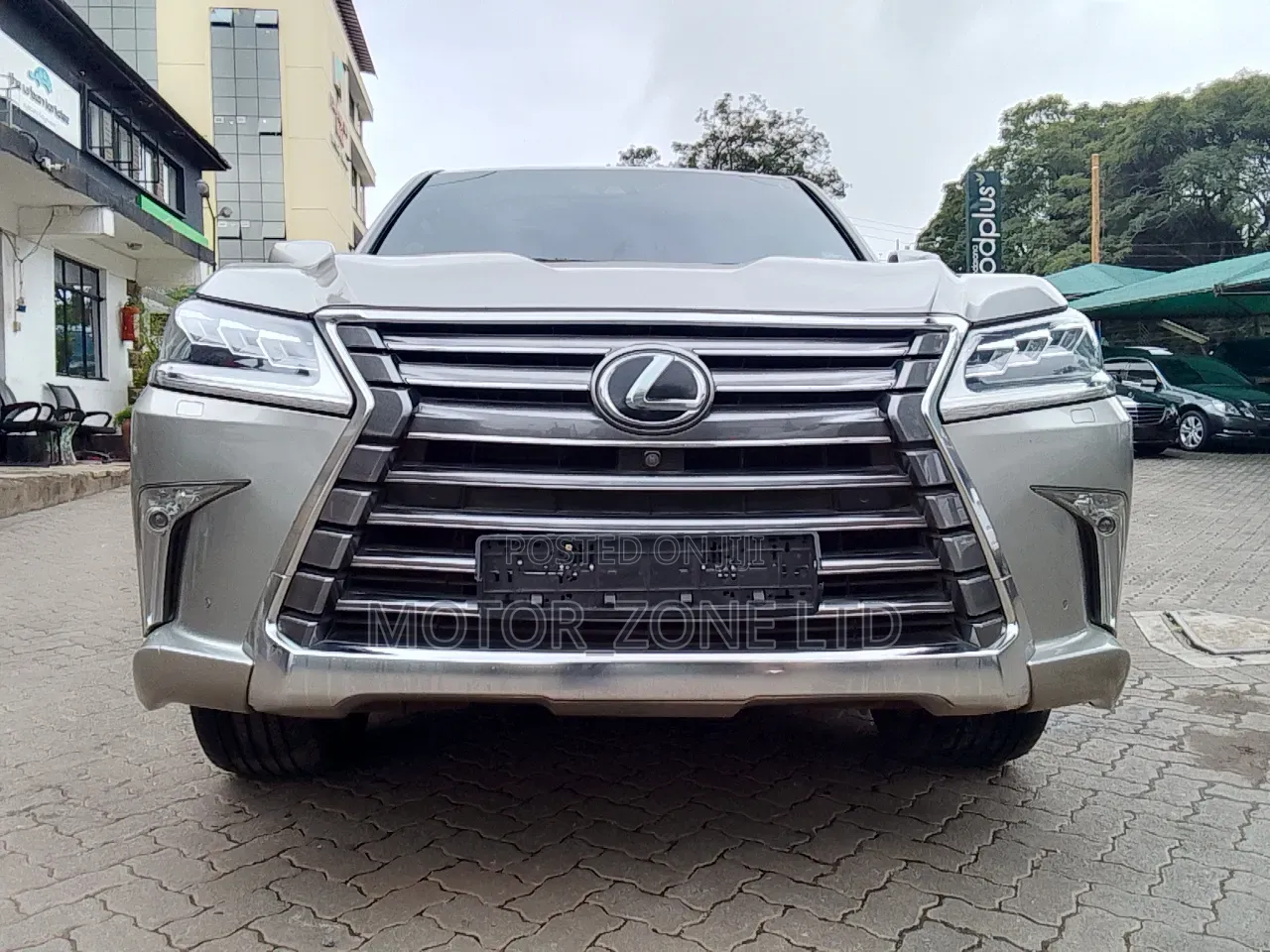 Lexus LX 2017 Silver