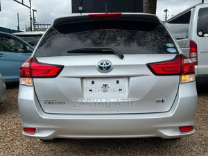 Toyota Corolla Fielder 2018 Silver