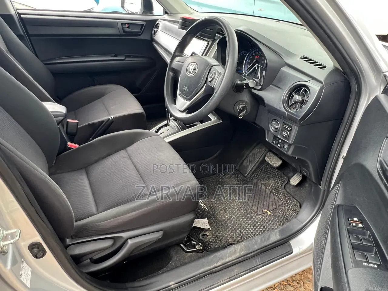 Toyota Corolla Fielder 2018 Silver