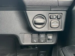 Toyota Corolla Fielder 2018 Silver