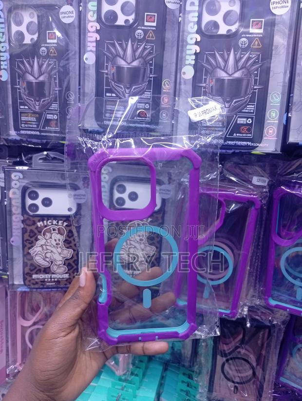 iPhone 16 Pro Max Case Features a Vibrant Purple Frame and a Magsafe