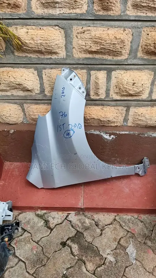 Toyota Ist 2010 Wing