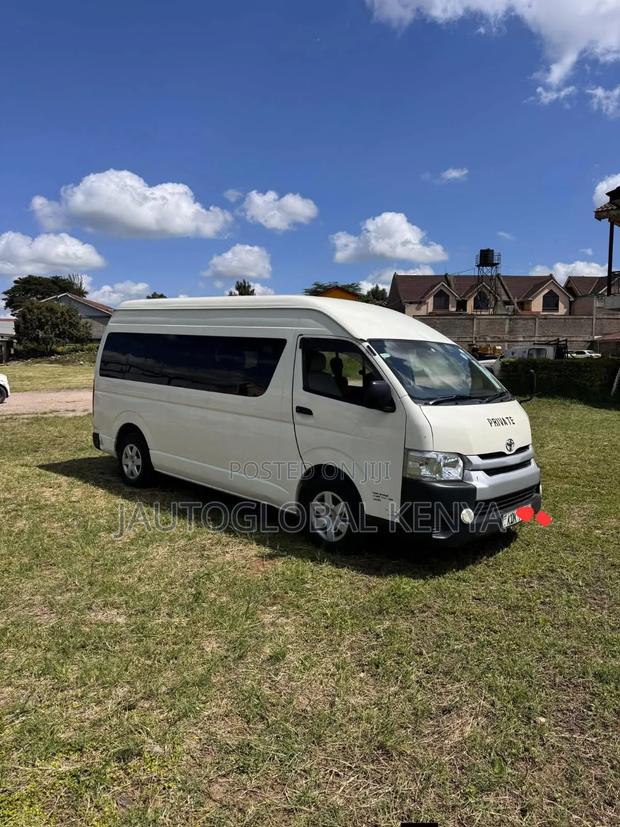 Toyota HiAce 2018 White - thumbnail 4