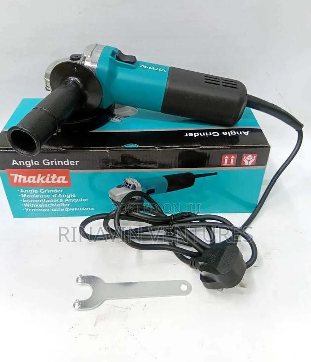 Makita 4.5-Inch (115mm) Angle Grinder