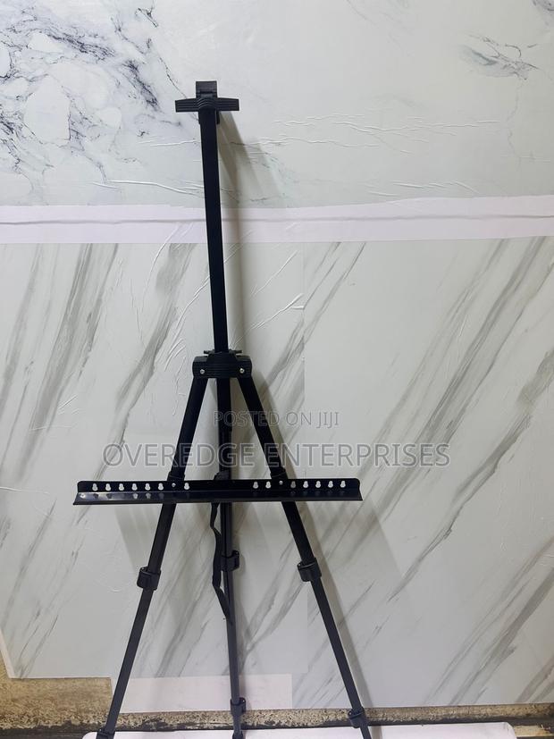Tripod Stand for Painters Available