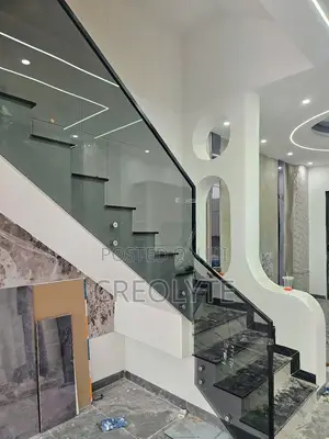 Modern Luxury Staircase With Glass Balustrade Sculptural Wall Design