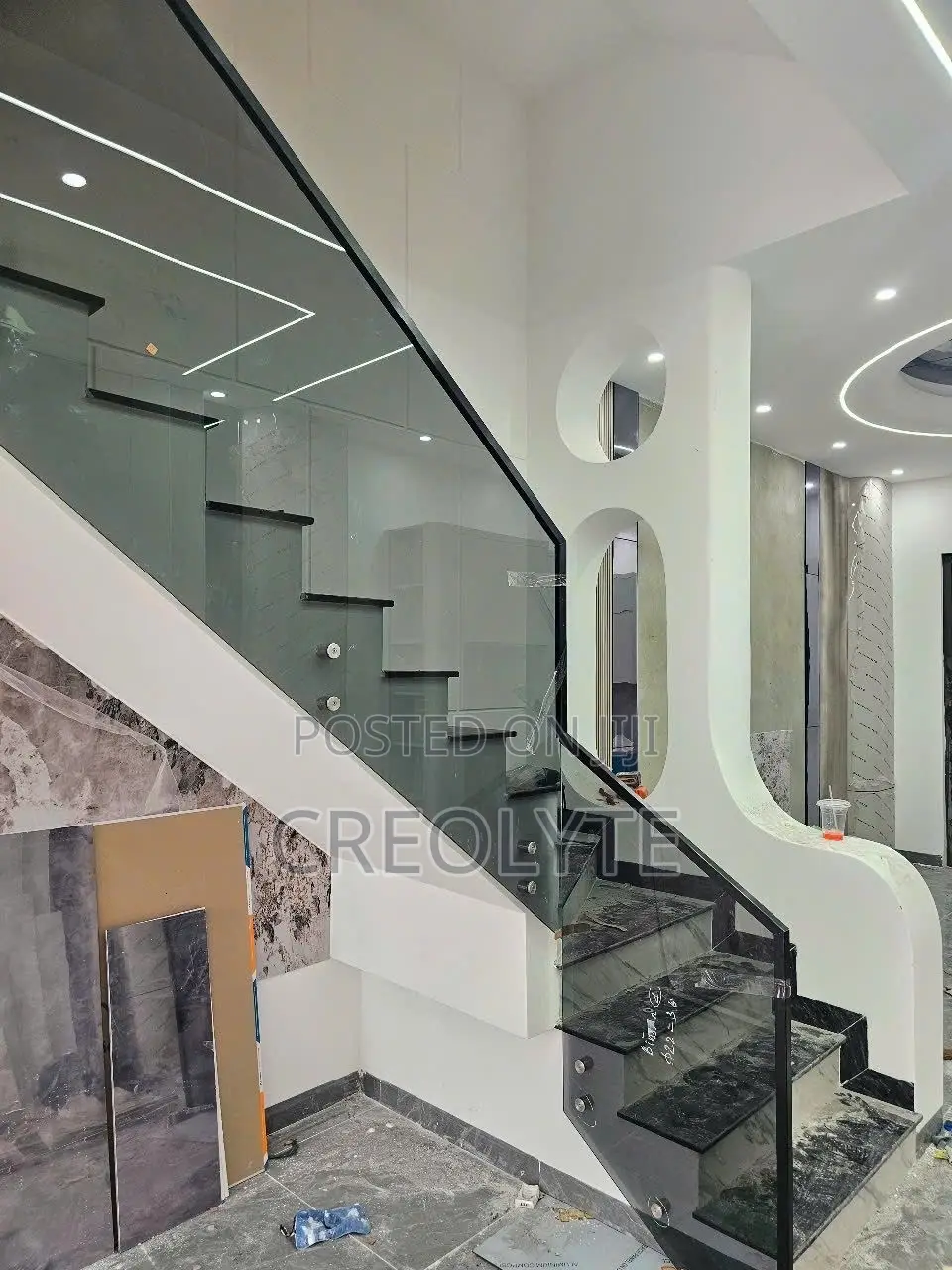 Modern Luxury Staircase With Glass Balustrade Sculptural Wall Design