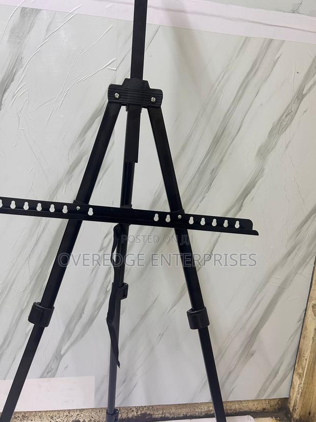 Tripod Stand Ideal for Painting and Whiteboards