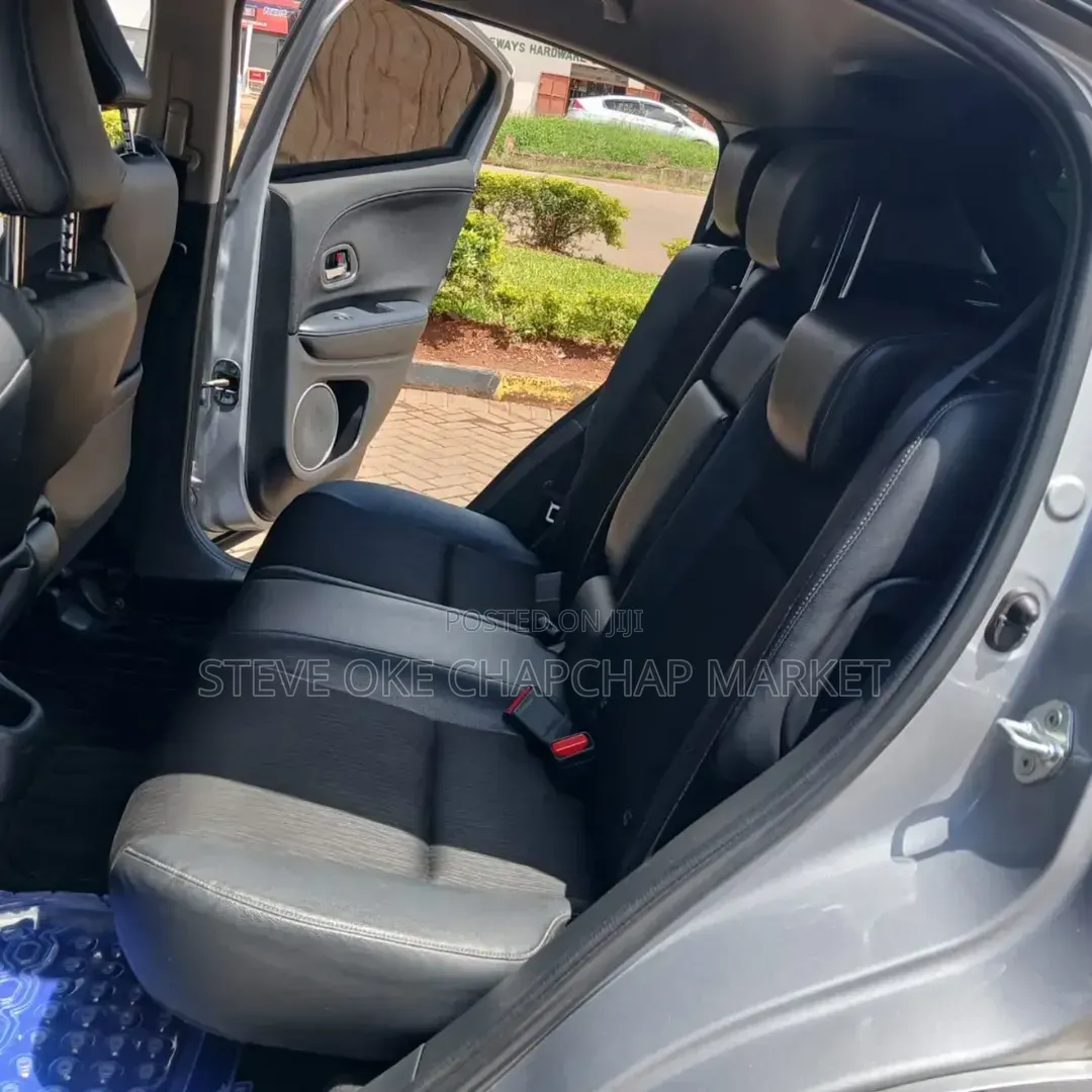 Honda Vezel 2018 Silver