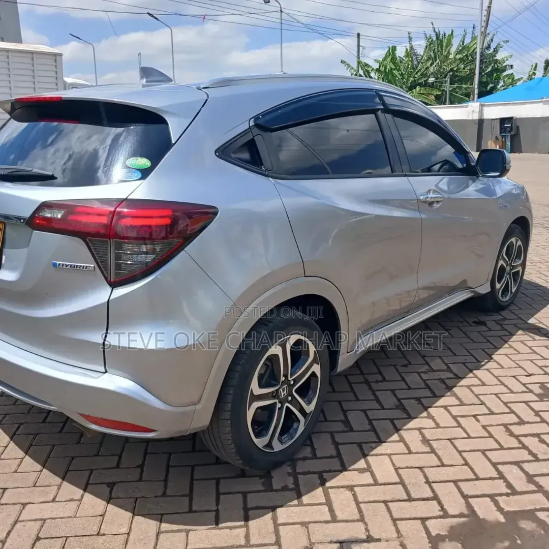 Honda Vezel 2018 Silver