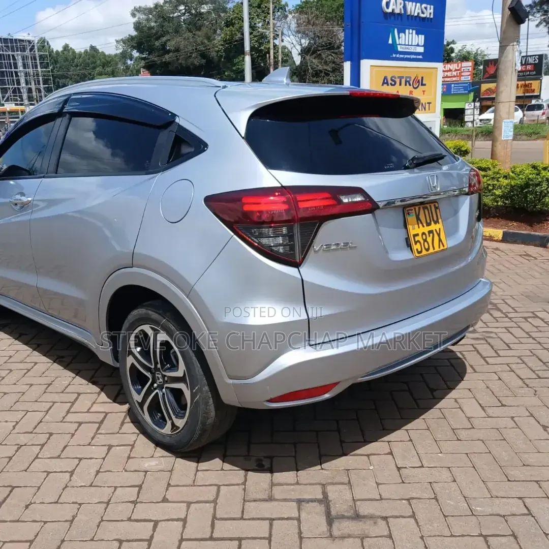 Honda Vezel 2018 Silver