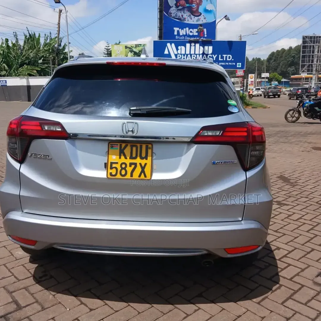 Honda Vezel 2018 Silver