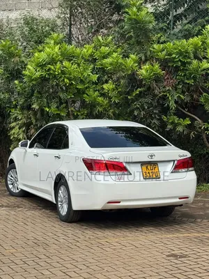 Toyota Crown 2017 Pearl