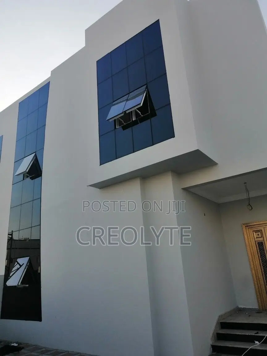 Blue Tinted Glass Curtain Wall With Aluminium Awning Windows