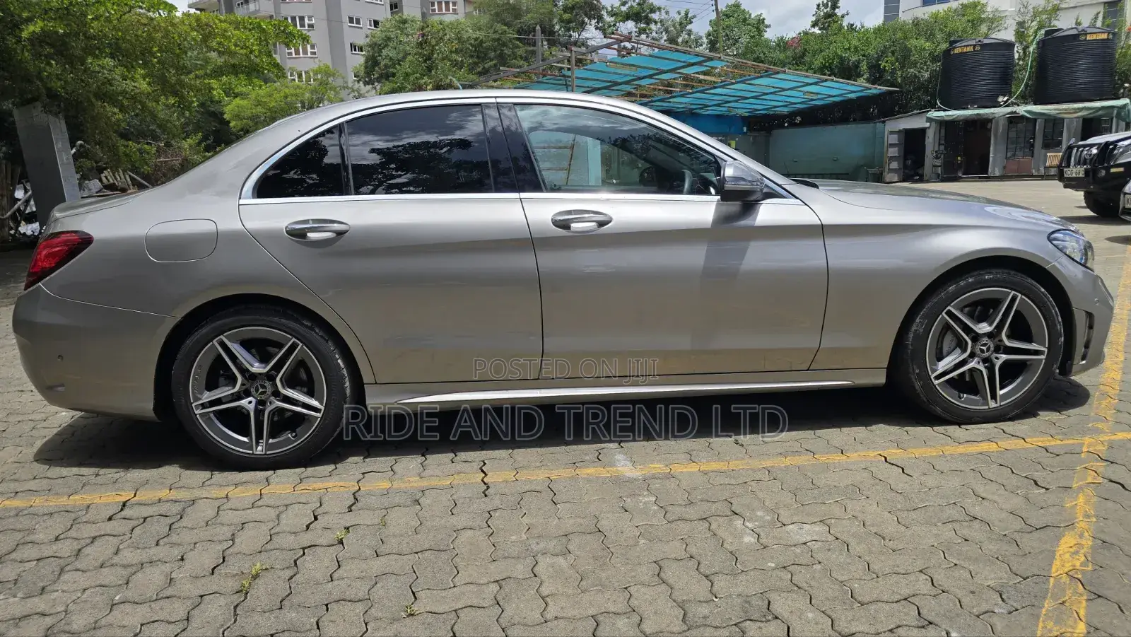 Mercedes-Benz C200 2019 Gold