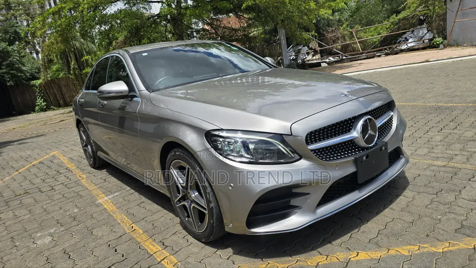 Mercedes-Benz C200 2019 Gold