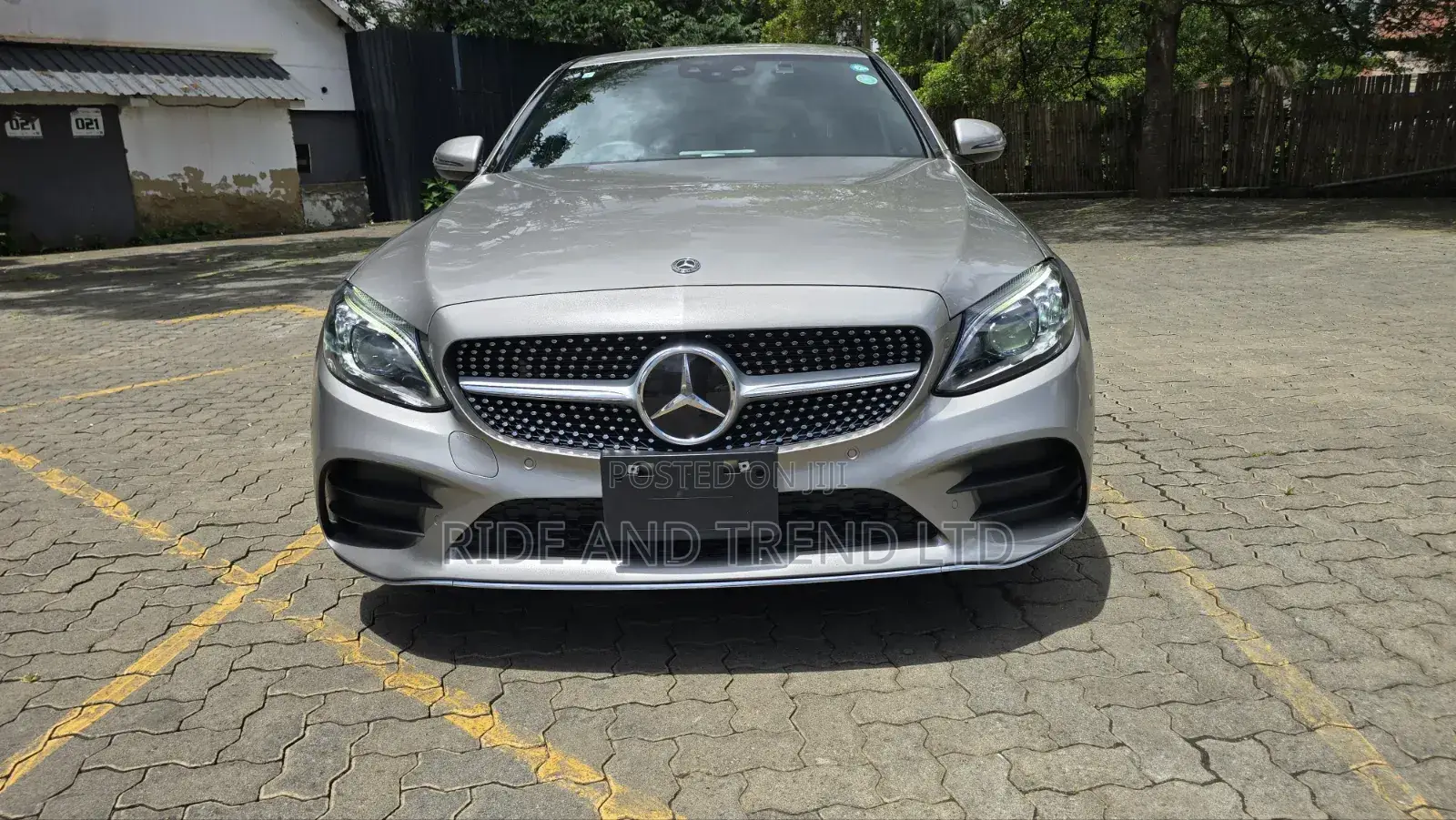 Mercedes-Benz C200 2019 Gold
