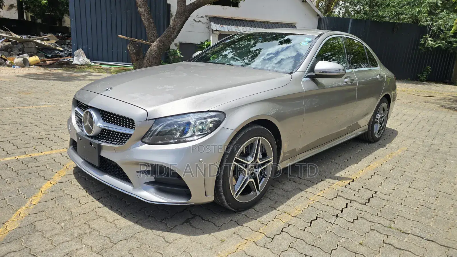 Mercedes-Benz C200 2019 Gold